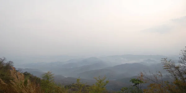 Widok z lotu ptaka krajobraz gór i lasu w mieście Nan z Doi S — Zdjęcie stockowe