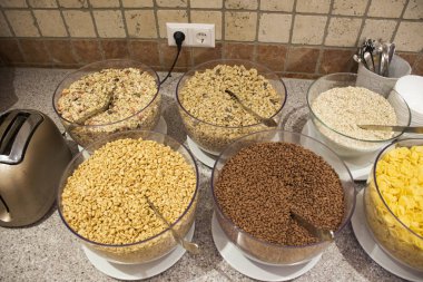 Birçok insanlar süt ya da yogu ile yemek için cornflake gevrek lezzet