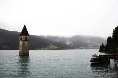 Campanile di curon venosta vecchia veya Resia batık Kulesi