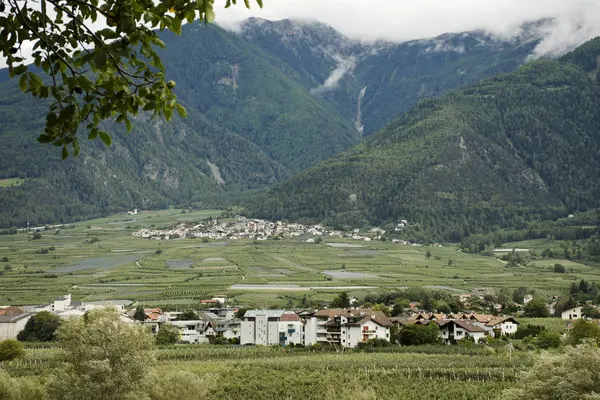 Otztal 谷でチロル、イタリアで Algund 村 — ストック写真
