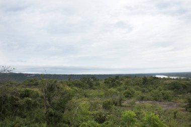 Kayalıklarla Mekong Pha Taem Ulusal p yukarıda Mekong Nehri