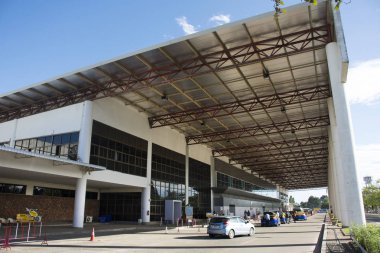 Tay insanlar sürücü yolcu göndermek için araba stop Ubon insanlara