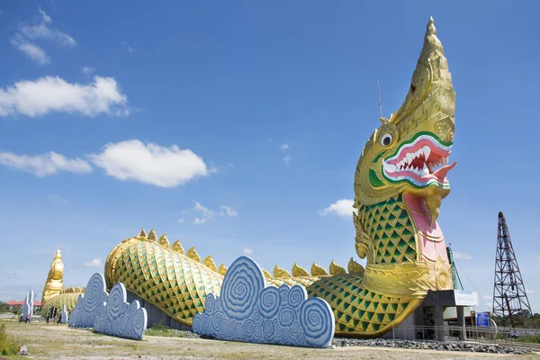 Naga statue at riverside of Chi River near Phayakunkak Museum Na — Stock Photo, Image