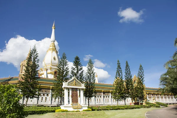 Templet Wat Phra Maha Chedi Chai Mongkol (Nong Phok) i Roi Et, T — Stockfoto