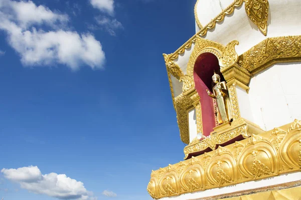 Wat Phra Maha Chedi Chai Mongkol (Nong Phok), Roi Et, T — стоковое фото
