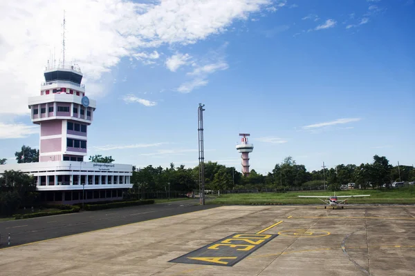 Air Traffic Control tower and Small plane stop on runway at Ubon — Stock Photo, Image