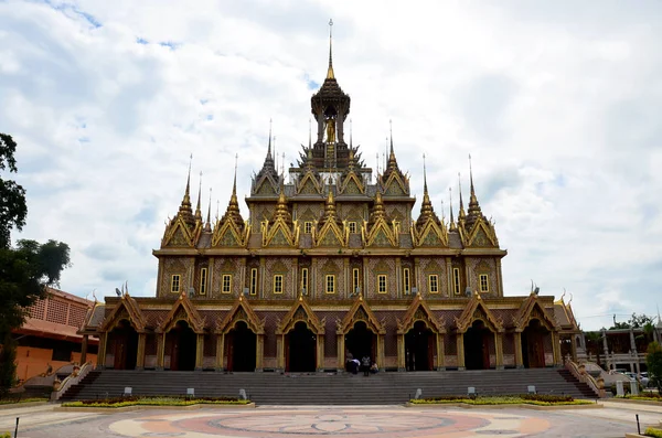 Piękne kościoła lub Ubosot Wat Tha Sung lub Wat Chantharam — Zdjęcie stockowe