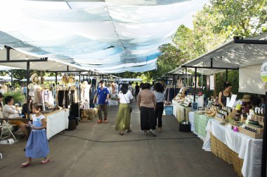 Seyahat ve alışveriş Tay insanlar ve yabancı gezginler