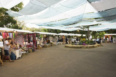 Seyahat ve alışveriş Tay insanlar ve yabancı gezginler