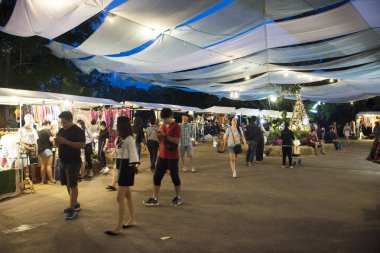 Seyahat ve alışveriş Tay insanlar ve yabancı gezginler