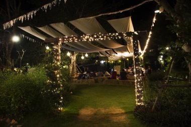 Seyahat ve alışveriş Tay insanlar ve yabancı gezginler