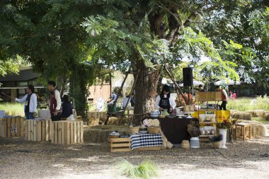 Seyahat ve alışveriş Tay insanlar ve yabancı gezginler