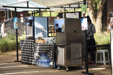 Tay insanlar Satılık dondurma dondurma makinesi seyahat için yapılan