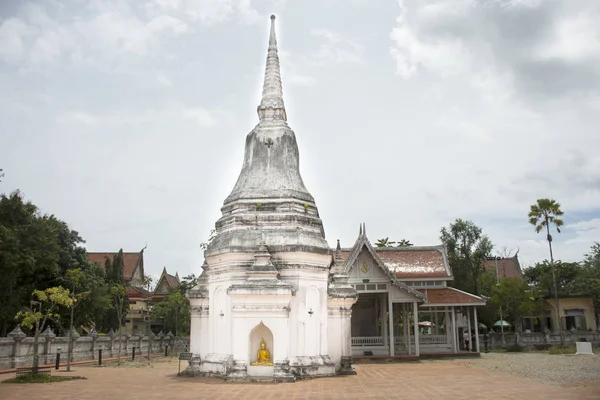 Temple Wat Phra Borommathat Chaiya dans le district de Chaiya à Surat T — Photo