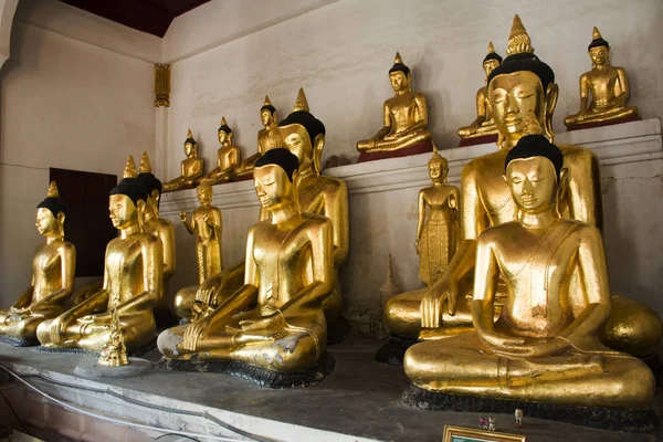 Wat Phra Borommathat Tempio di Chaiya nel distretto di Chaiya a Surat T — Foto Stock