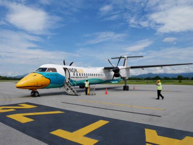 Mürettebat işçisi uçak ve araçları uçak kalkış için hazır olun