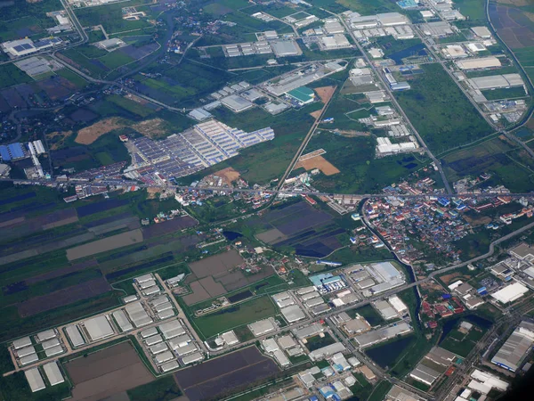 Pemandangan udara kota Phrae dari baling-baling kembar airbus lepas landas — Stok Foto