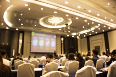 Tay bulanık insanlar öğrenmek ve tren eğitim odasında