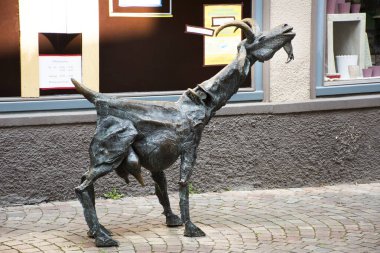 Keçi bronz heykel Marktplatz veya Ladenburg çekici pazarı