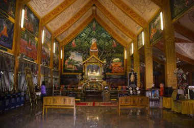 WAT Chonprathan Rangsan Tay insanlar ziyaret ve sırasıyla dua için