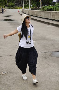 Asya Taylandlı kadınların Gezgin ziyarette Bhumibol Dam Tak, Tayland
