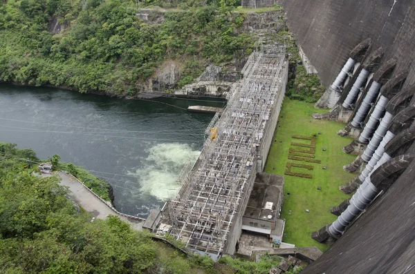 タク、タイのプミポン ダム建物電気発電所 — ストック写真