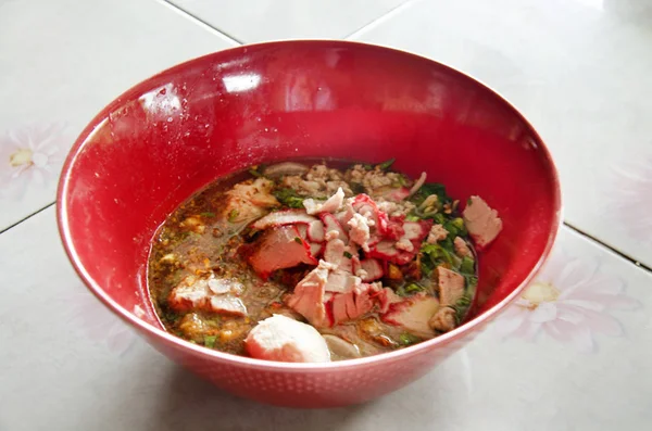 Zuppa Noodle Speciale Piccante Tagliatelle Tom Yam Zuppa Stile Tailandese — Foto Stock