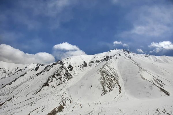 Ver paisaje con cordillera del Himalaya en Khardung La roa — Foto de Stock