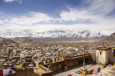 Himalaya ile Leh Ladakh Köyü 'nün manzarası ve manzarası