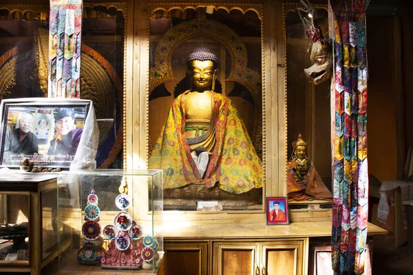 Interno e design interno con angelo dio buddha statua di Leh S — Foto Stock