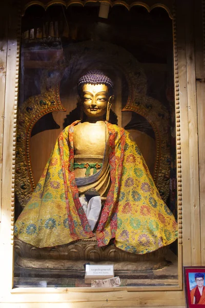 Design intérieur et intérieur avec ange dieu Bouddha statue de Leh S — Photo