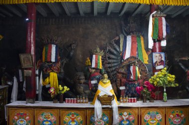 İçerisi ve içerisi Tsemo Maitreya Tapınağı veya Namgyal Tsemo