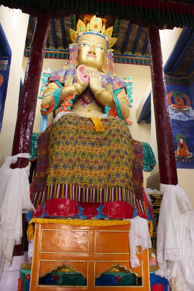 Maitreya Buddha v chrámu Tsemo Maitreya nebo klášteře Namgyal Tsemo — Stock fotografie