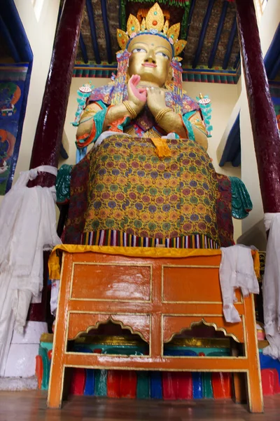 Maitreya Boeddha in Tsemo Maitreya Tempel of Namgyal Tsemo Monast — Stockfoto