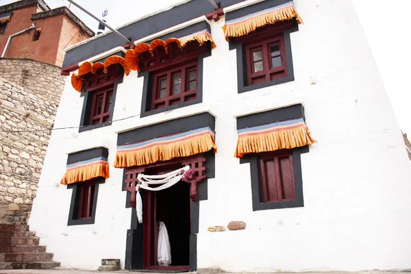 Thiksey修道院とNamgyal Tの内部と建築家 — ストック写真
