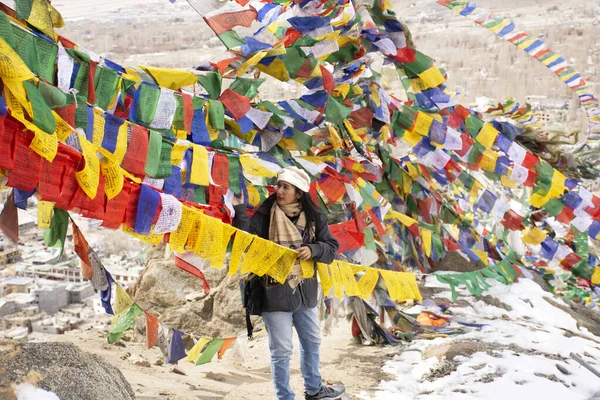 Traveler thai women tied prayer and blessing flags on mount of T — 스톡 사진