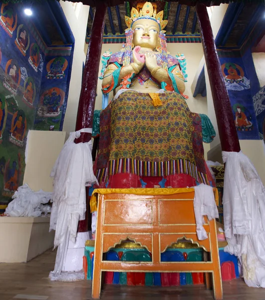Maitreya Budda w świątyni Tsemo Maitreya lub Namgyal Tsemo Monast — Zdjęcie stockowe