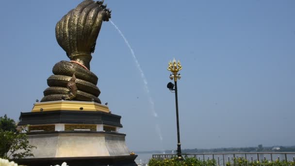 Nakhon Phanom Thailand Oktober 2019 Naka Kopf Große Statue Flussufer — Stockvideo