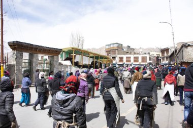 Jammu Kashmir, Hindistan - 20 Mart: Tibetliler yürüyüş geçidi