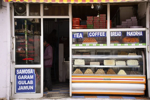 Ristorante locale e caffetteria stile indiano tibetano per i viaggi — Foto Stock