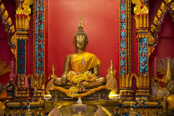 Luang Phra Sai αγάλματα του Βούδα για ταϊλανδούς ανθρώπους και ταξίδια στο εξωτερικό — Φωτογραφία Αρχείου