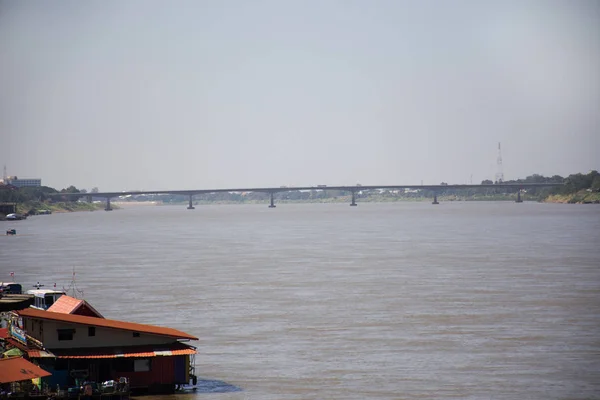 Ver paisaje y río mekong a orillas del río de la ciudad de Nongkhai en — Foto de Stock