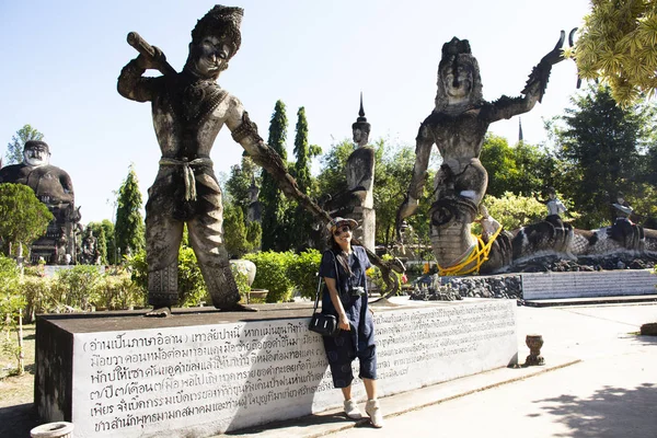 Travelers thai woman travel visit at Sala Kaew Ku or Keoku fanta — Stok fotoğraf