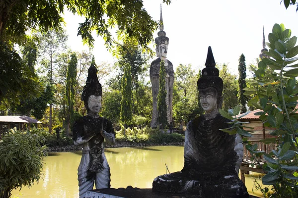 Sala Kaew Ku або Sala Keoku фантастичний бетонний скульптурний парк qui — стокове фото