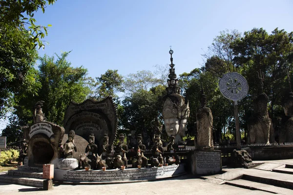 Sala Kaew Ku или Sala Keoku фантастический парк бетонных скульптур qui — стоковое фото
