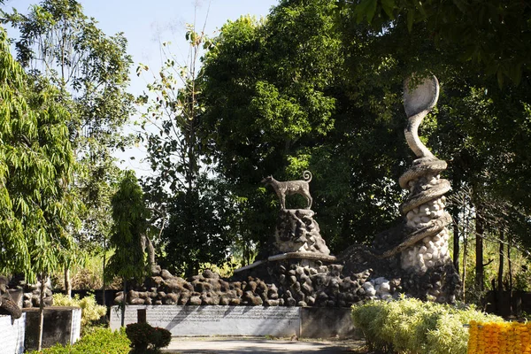 Sala Kaew Ku or Sala Keoku fantastic concrete sculpture park qui — Stok fotoğraf