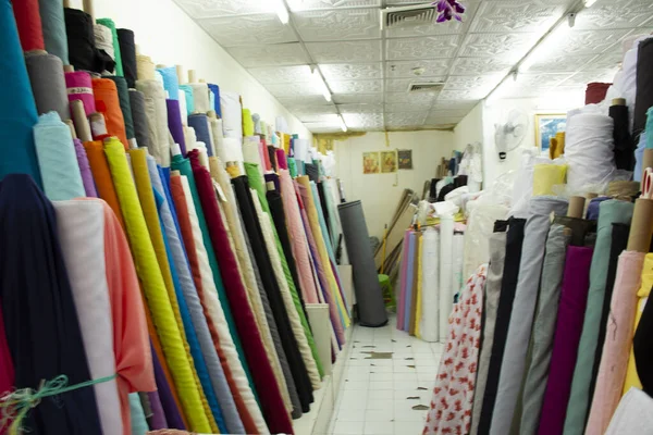 Materiał tkaniny z akcesoriami ze sklepu odzieżowego dla tajskiego grona — Zdjęcie stockowe
