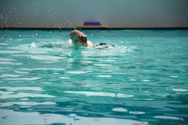 Tailandeses gordos nadan y juegan en el agua en las piscinas de Spor —  Fotos de Stock