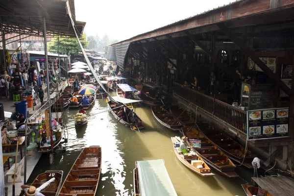 Ратчабури Тайланд Октября Тайцы Продают Продукты Питания Деревянной Лодке Канале — стоковое фото