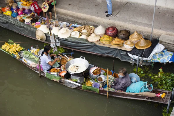 Ratchaburi Tailandia Octubre Los Tailandeses Venden Productos Alimenticios Barco Madera — Foto de Stock